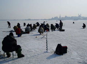 Экипировка рыбака для зимней рыбалки